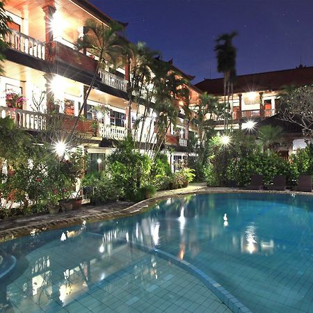 Kuta Dormitory At Simpang Inn Екстер'єр фото