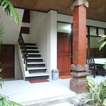 Kuta Dormitory At Simpang Inn Екстер'єр фото