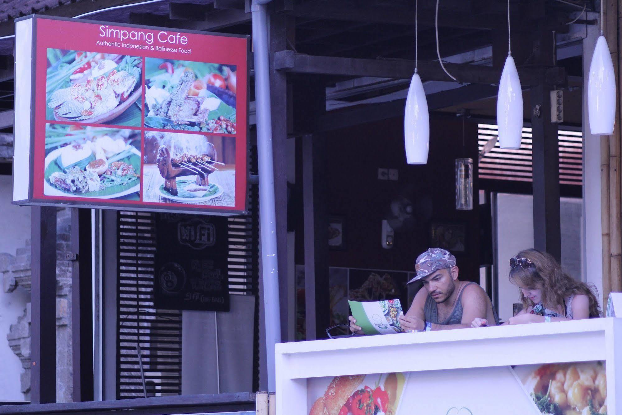 Kuta Dormitory At Simpang Inn Екстер'єр фото