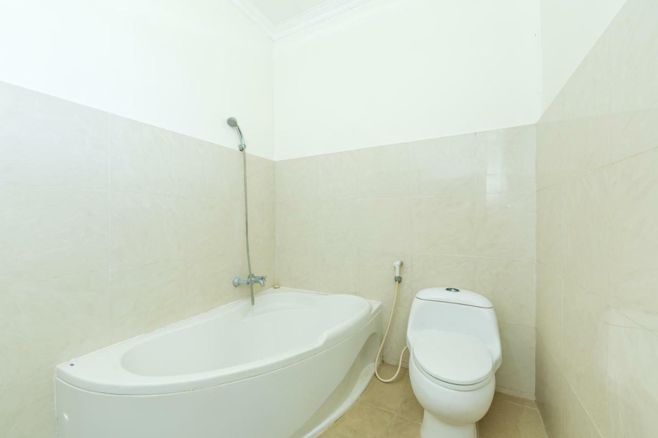 Kuta Dormitory At Simpang Inn Екстер'єр фото