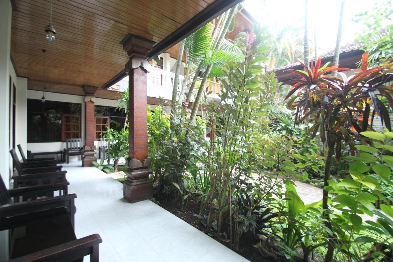 Kuta Dormitory At Simpang Inn Екстер'єр фото
