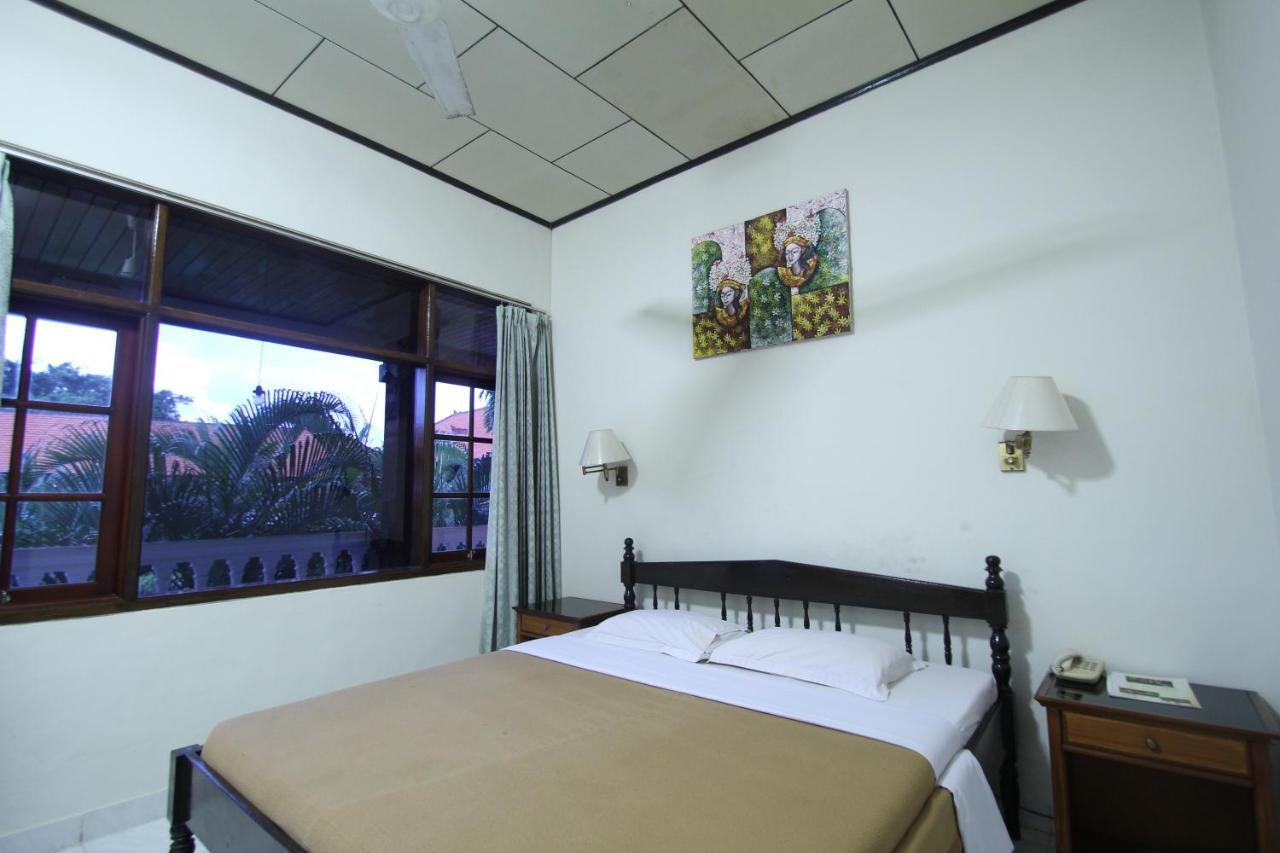 Kuta Dormitory At Simpang Inn Екстер'єр фото